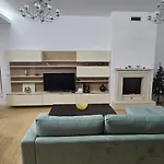 3 Bedrooms Apartment Central Location